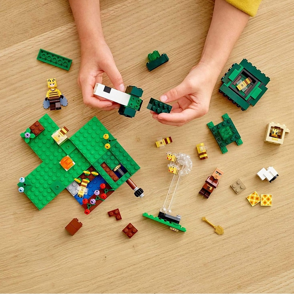 LEGO Minecraft Bee Adventure Set with Green and Yellow - Picture 6 of 7